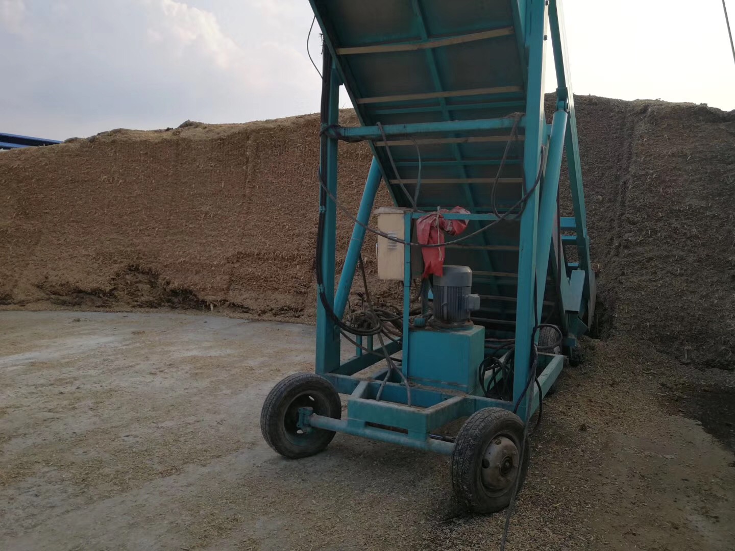 青貯取料機(jī)：取草界面平整、工作效率高